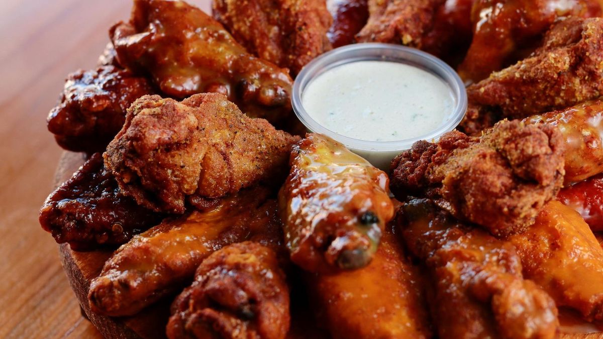 New Year's Eve Appetizer: Buffalo wings with Garlic Dipping Sauce
