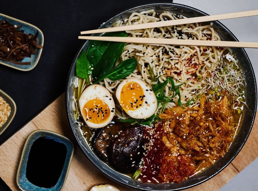 Quick Garlic Ramen Bowls