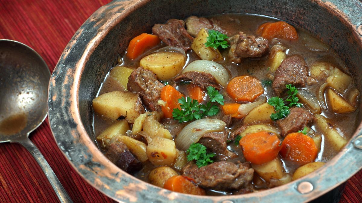 Hearty Winter Dinner: Slow-Cooked Ginger and Garlic Beef Stew