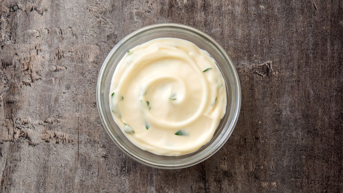 New Year's Eve Appetizer: Buffalo wings with Garlic Dipping Sauce