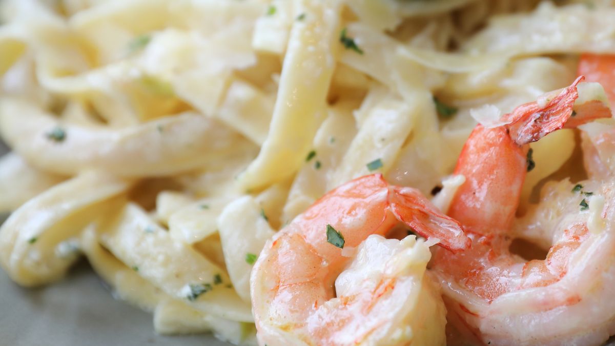 Guest Recipe: Creamy Garlic Butter Shrimp Pasta