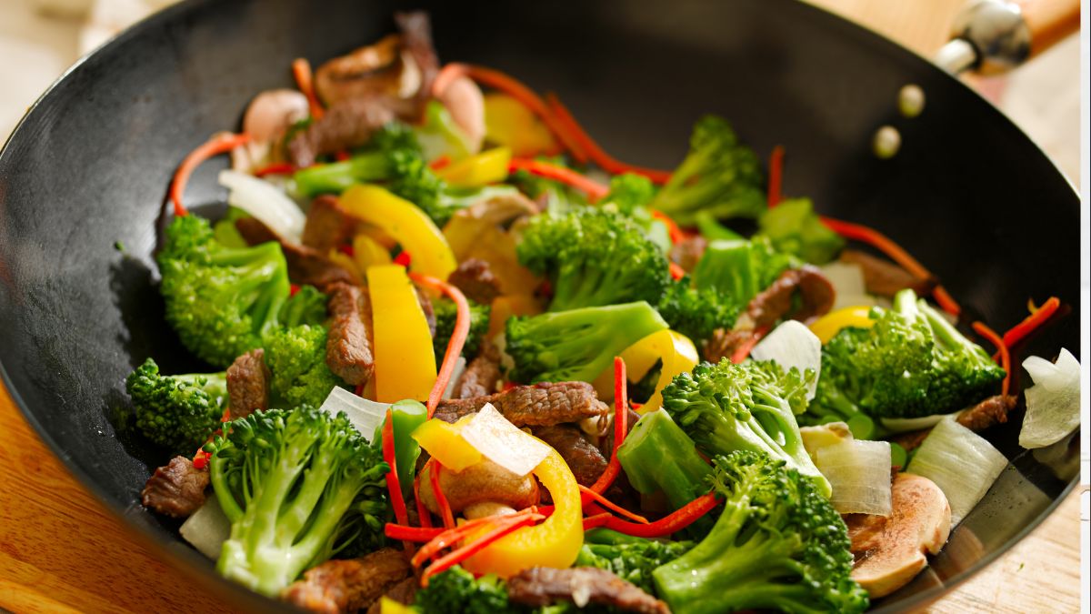 Garlic and Ginger Beef Stir-Fry with Vegetables