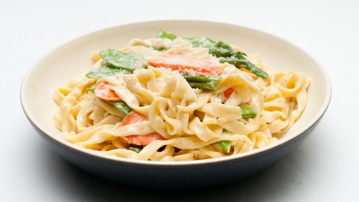 Holiday Pasta: Creamy Garlic Alfredo with Snow Peas and Carrots