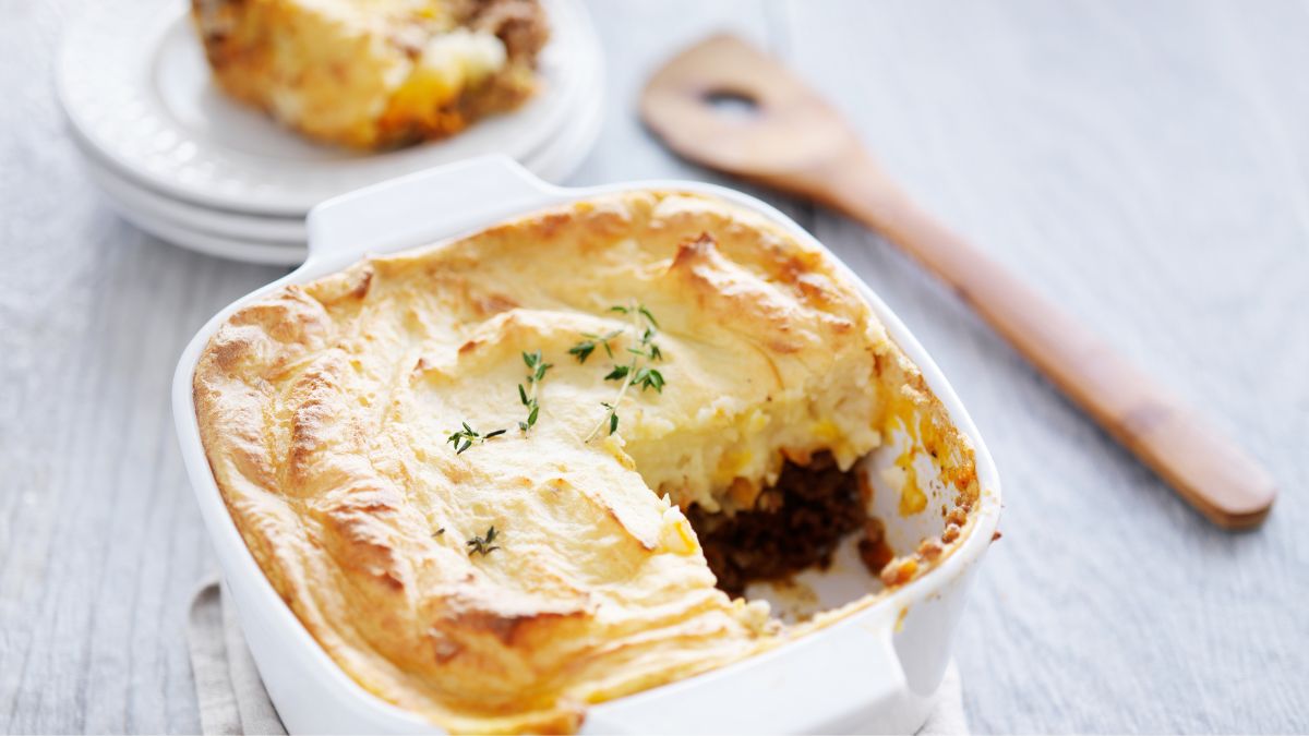Festive Comfort Food: Shepherd's Pie with Garlic-Infused Mashed Potatoes