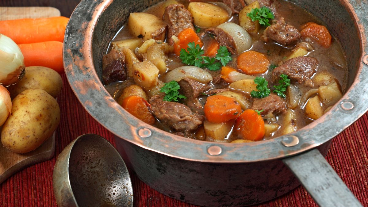 Hearty Winter Dinner: Slow-Cooked Ginger and Garlic Beef Stew