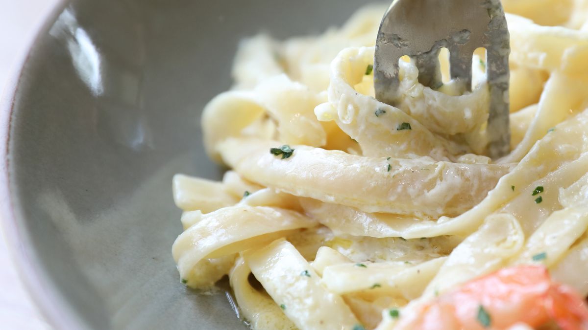 Guest Recipe: Creamy Garlic Butter Shrimp Pasta