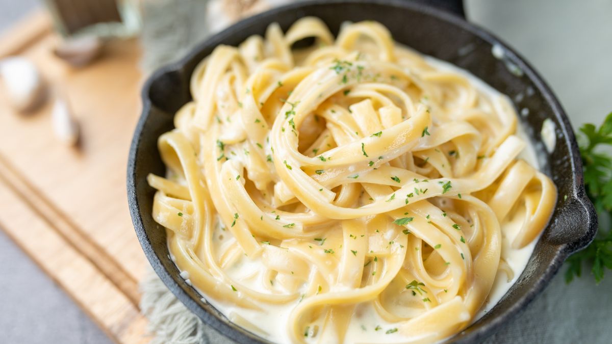 Delicious Recipes Using Garlic Parmesan Sauce