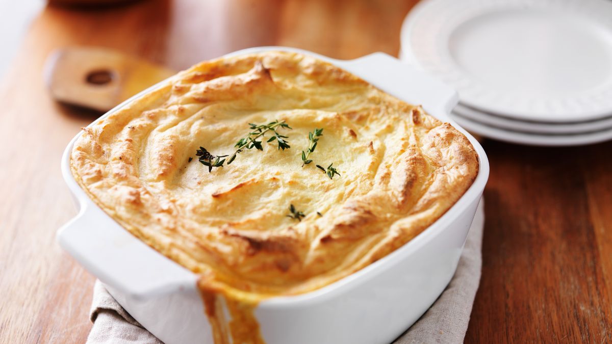 Festive Comfort Food: Shepherd's Pie with Garlic-Infused Mashed Potatoes