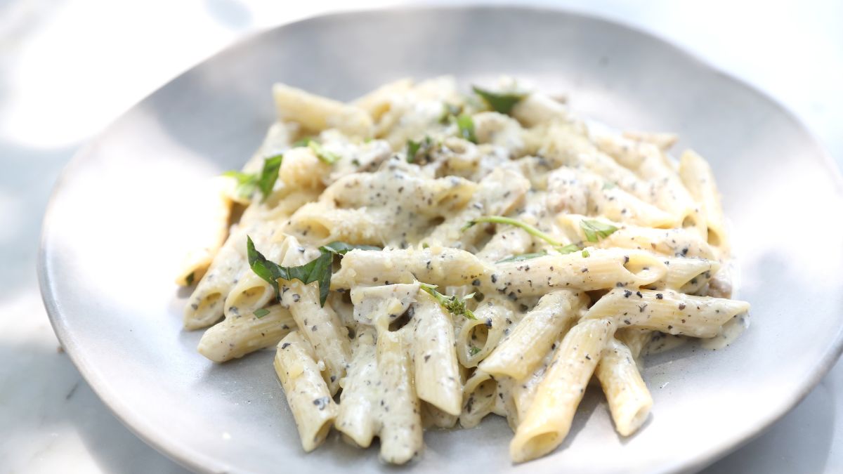 Delicious Recipes Using Garlic Parmesan Sauce