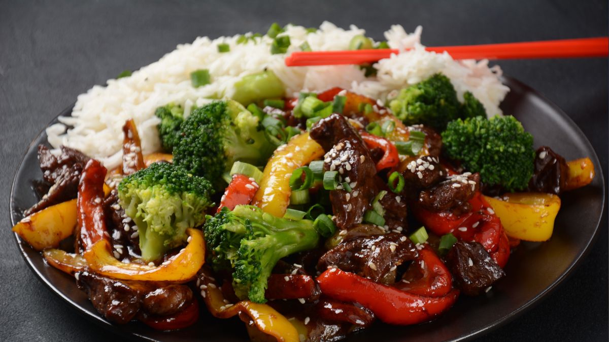 Garlic and Ginger Beef Stir-Fry with Vegetables