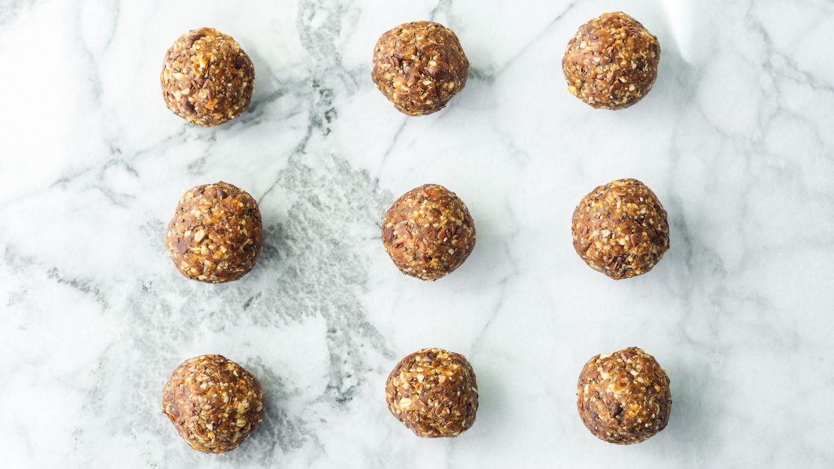 Ramadan Snack: Ginger and Nut Date Balls