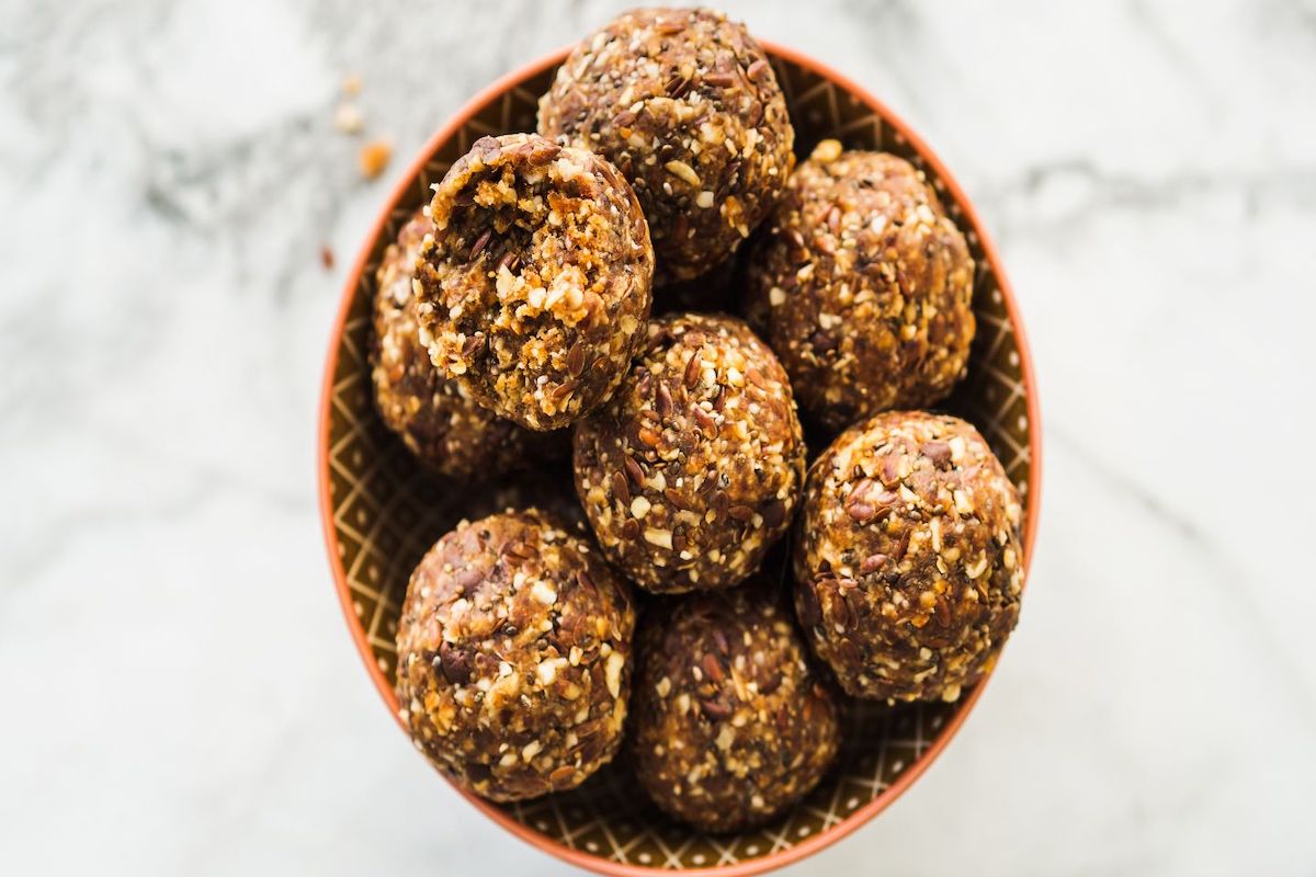 Ramadan Snack: Ginger and Nut Date Balls