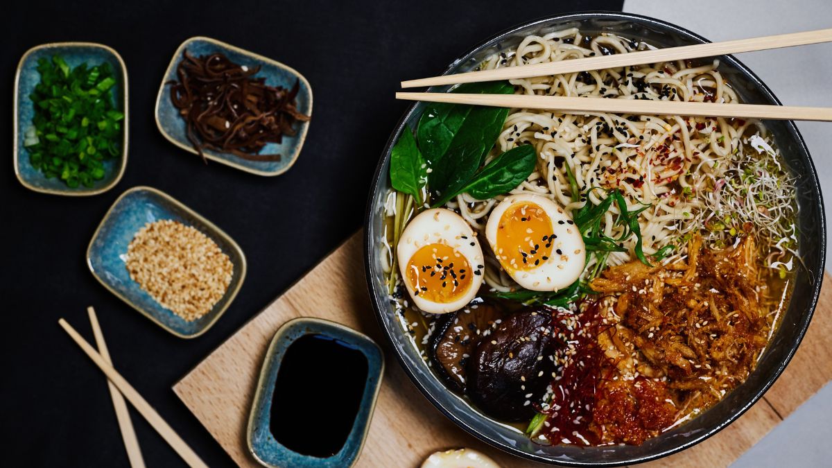 Quick Garlic Ramen Bowls