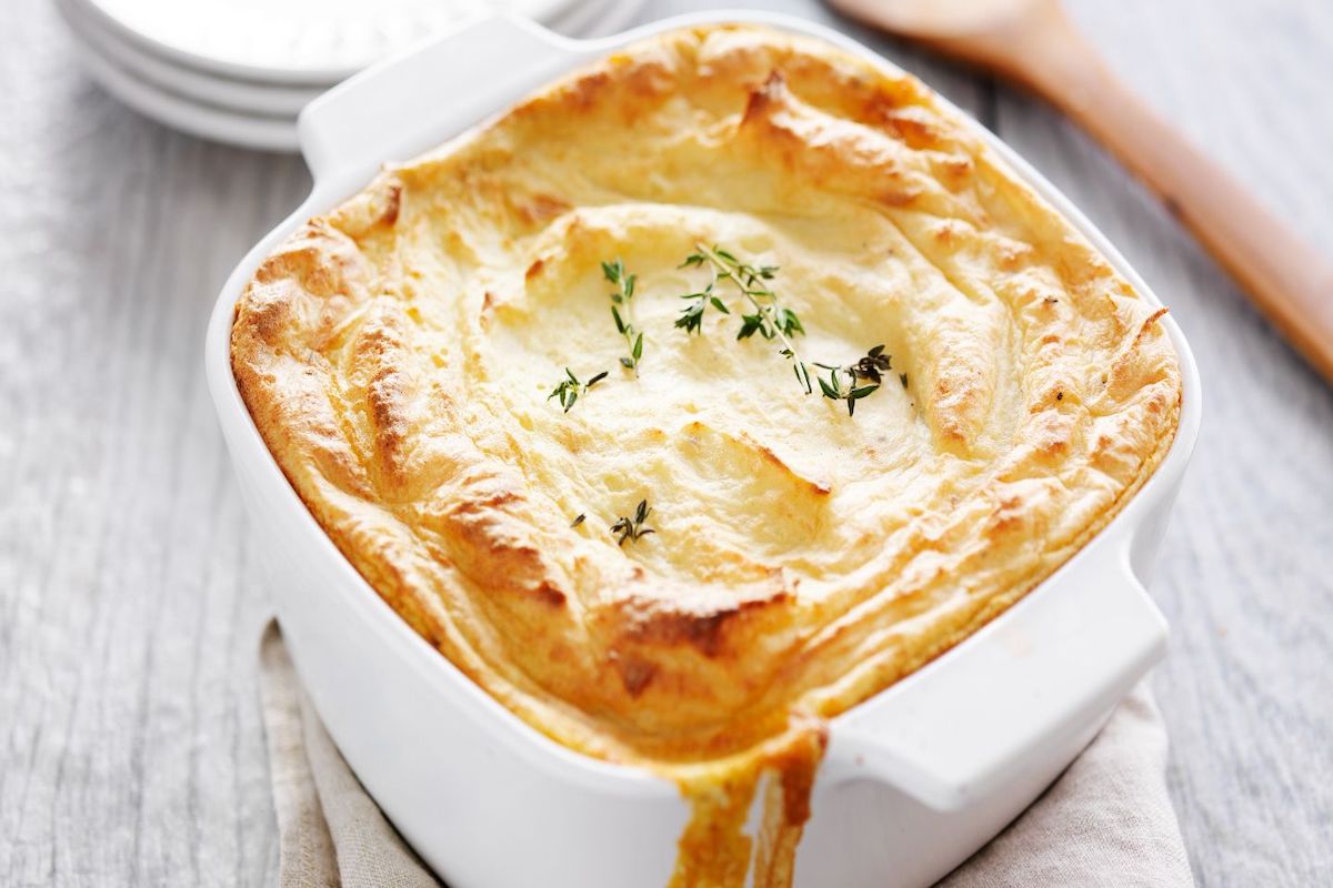 Festive Comfort Food: Shepherd's Pie with Garlic-Infused Mashed Potatoes